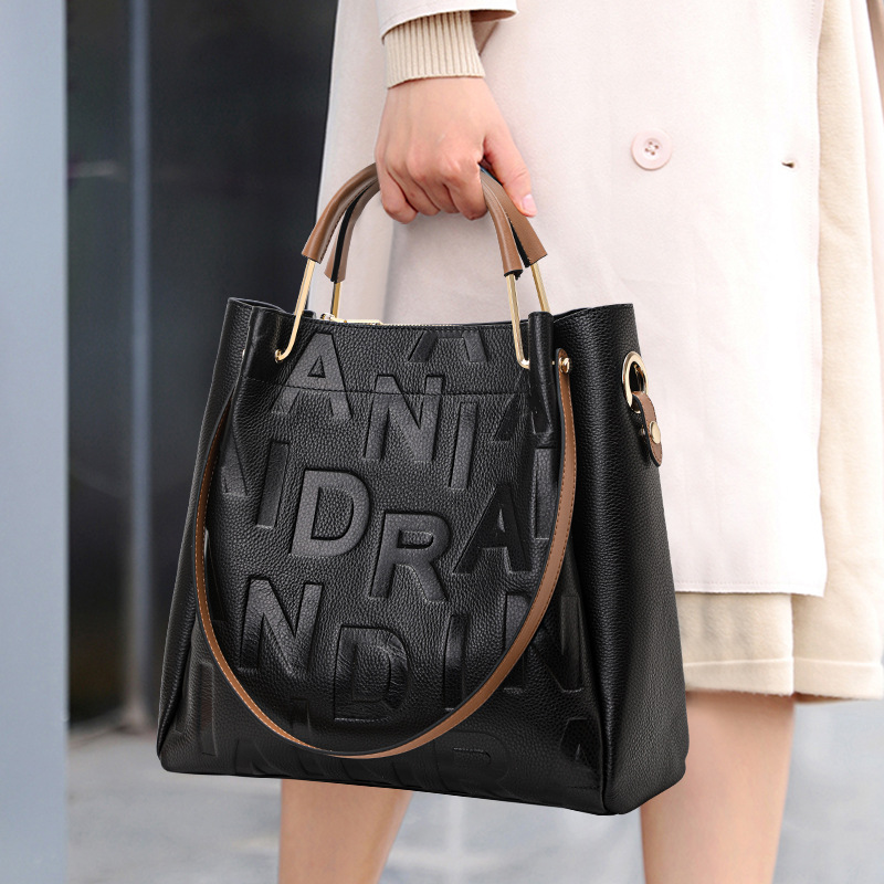 Bolsa de Ombro Feminina de Lux - Luxury Bags Quiet avaliação e preço